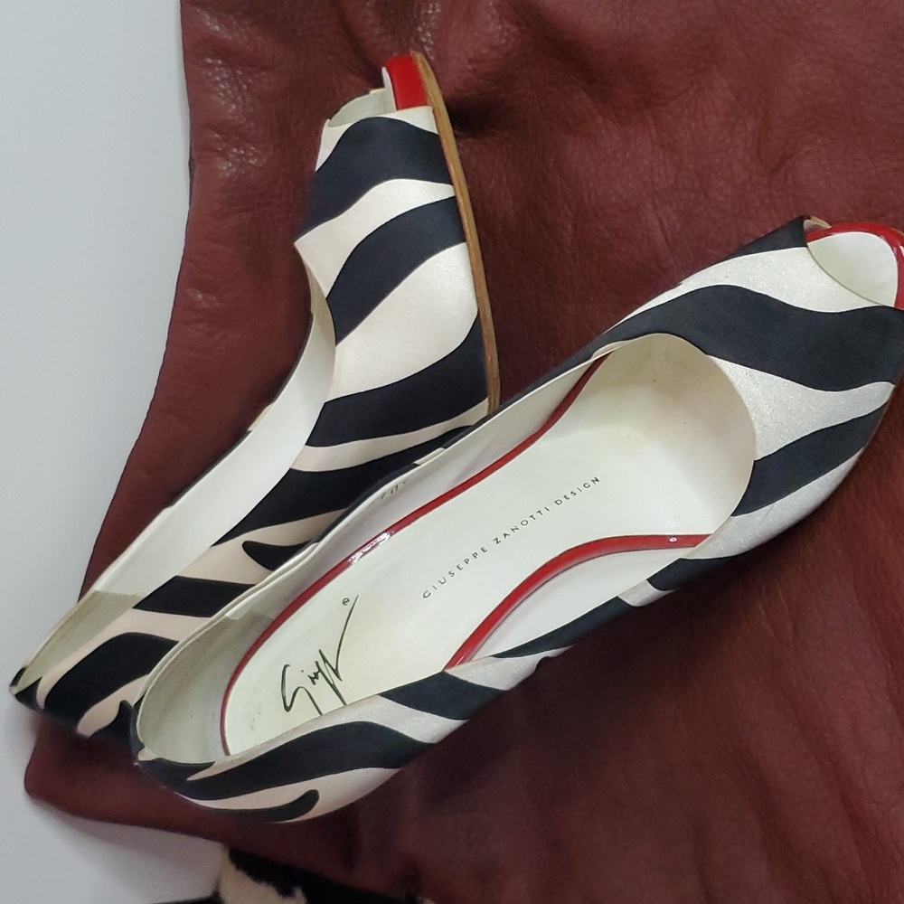 Giuseppe Zanotti Zebra Satin Peep Toe Mini Platform Heels. Size 39